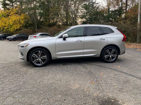 Used 2018 Volvo XC60 T5 Momentum w/ Vision Package image 8
