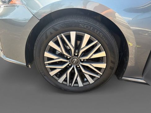 Used 2025 Nissan Altima 2.5 SV FWD image 13