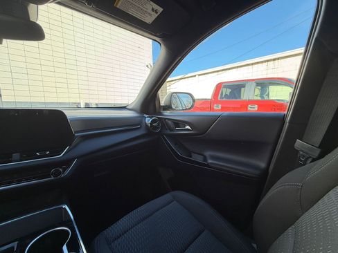 Used 2025 Chevrolet Equinox LT image 34