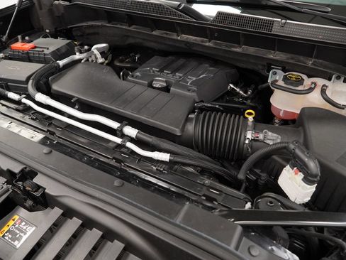 Used 2024 Chevrolet Silverado 1500 LT AWD/4WD image 42