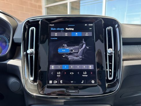 Used 2023 Volvo C40 P8 Recharge Ultimate image 22