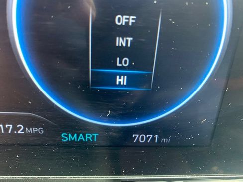 Certified 2025 Hyundai Elantra Limited FWD image 16