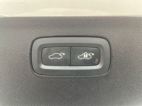 Certified 2024 Volvo XC90 B5 Core w/ Protection Package Premier image 11