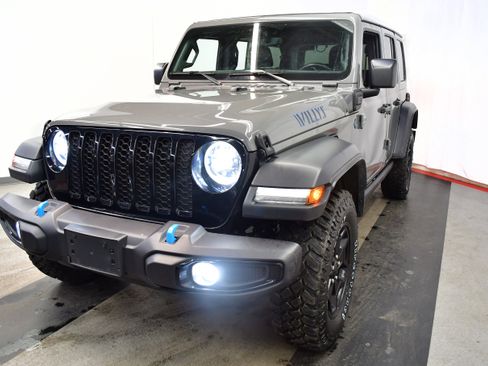 Used 2023 Jeep Wrangler Unlimited w/ Sun & Screen Package image 4