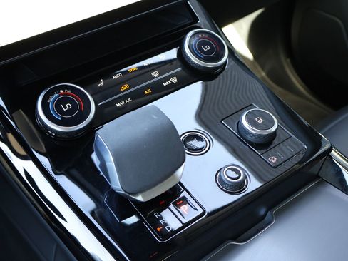 Used 2023 Land Rover Range Rover Sport SE image 20