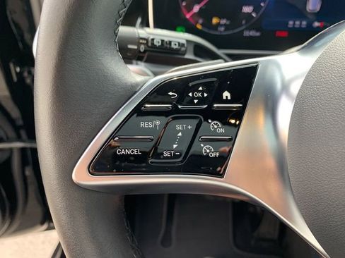 Used 2025 Mercedes-Benz GLC 300 4MATIC image 23