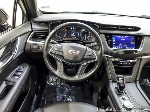 Certified 2023 Cadillac XT5 Premium Luxury AWD/4WD image 3