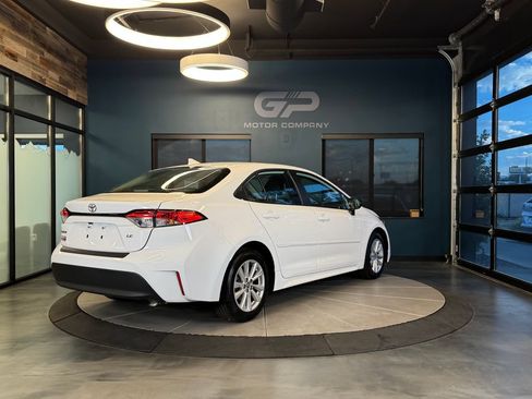 Used 2023 Toyota Corolla LE w/ LE Convenience Package FWD image 3