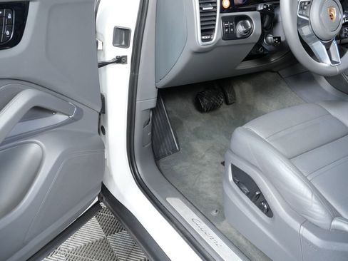 Certified 2023 Porsche Cayenne Coupe image 7