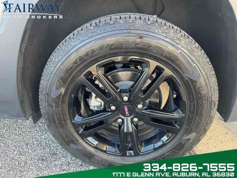 Used 2023 GMC Terrain AT4 image 32