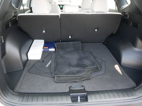 Certified 2025 Hyundai Tucson SE image 18