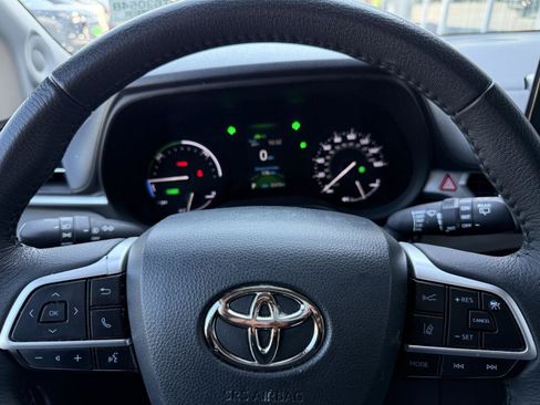 Used 2023 Toyota Sienna XLE w/ XLE Plus Package AWD/4WD image 19