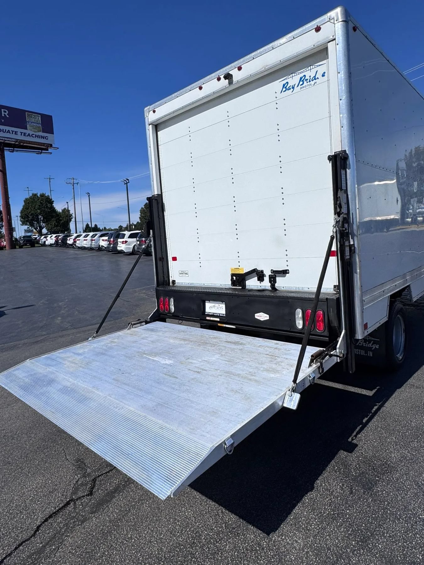 Used 2018 Chevrolet Express 3500 w/ Power Convenience Package RWD image 26