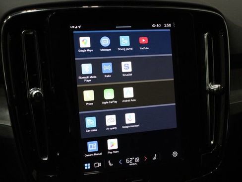 Used 2025 Volvo XC40 B5 Plus image 35