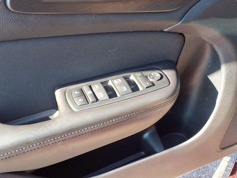 Used 2017 Chrysler 200 LX w/ Touring Convenience Group image 15