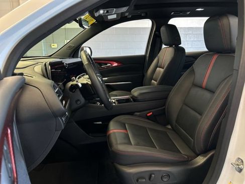 Used 2024 Chevrolet Traverse RS AWD/4WD image 32
