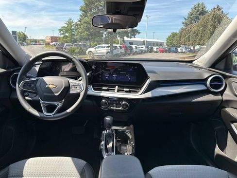 Used 2024 Chevrolet Trax LT w/ Driver Confidence Package FWD image 15