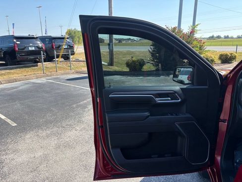 Used 2024 Chevrolet Silverado 1500 LT AWD/4WD image 15