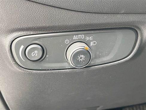 Used 2022 Chevrolet Equinox LS image 10