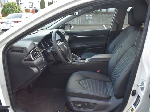 Certified 2022 Toyota Camry SE image 18