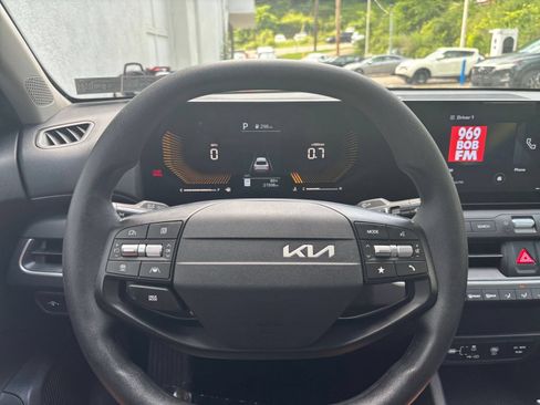 Used 2025 Kia K4 FWD image 23
