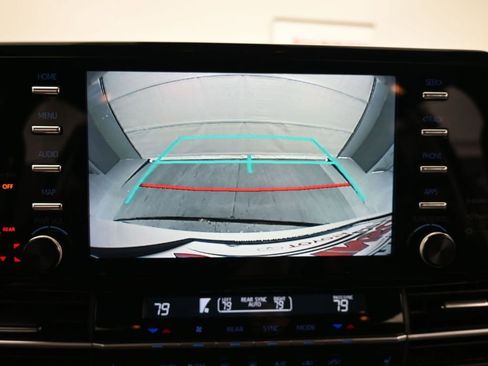 Used 2023 Toyota Sienna XSE image 19