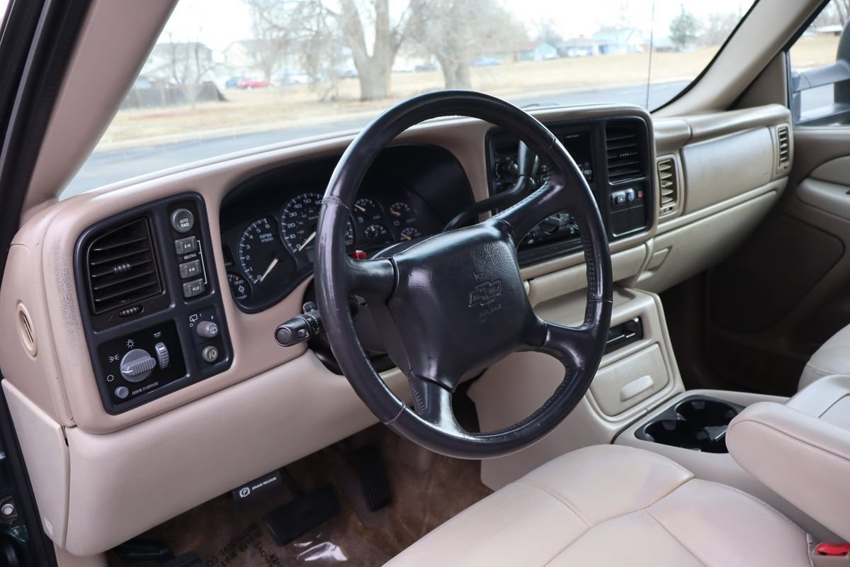 Used 2002 Chevrolet Suburban 2500 LT AWD/4WD image 15