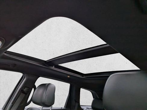 Used 2016 Jeep Grand Cherokee Limited w/ Luxury Group II image 16