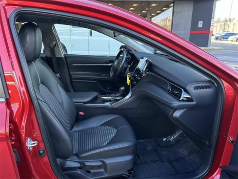 Used 2024 Toyota Camry SE image 16