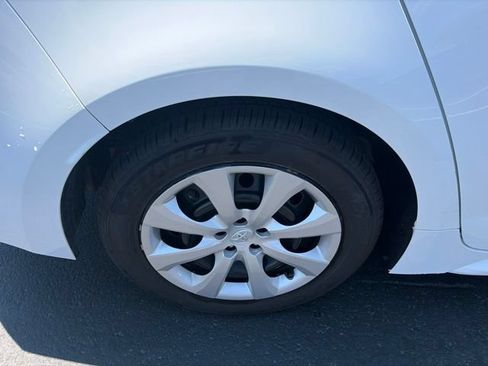 Used 2024 Toyota Corolla LE FWD image 2