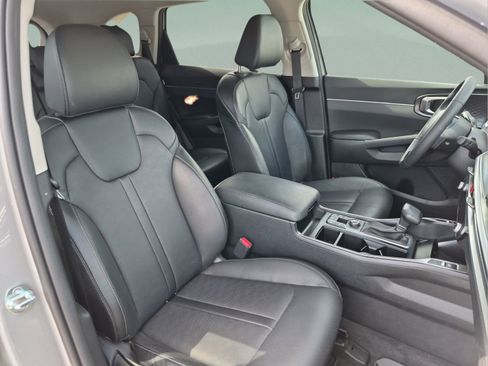 Certified 2025 Kia Sorento S FWD image 19