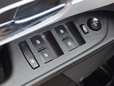 Used 2016 Chevrolet Equinox LT image 12