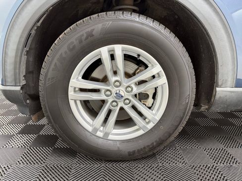 Used 2020 Ford Explorer XLT w/ Equipment Group 202A AWD/4WD image 12