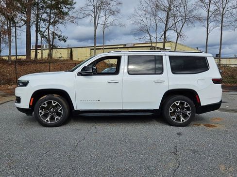 Used 2023 Jeep Wagoneer Series III w/ Preferred Equipment Group image 4