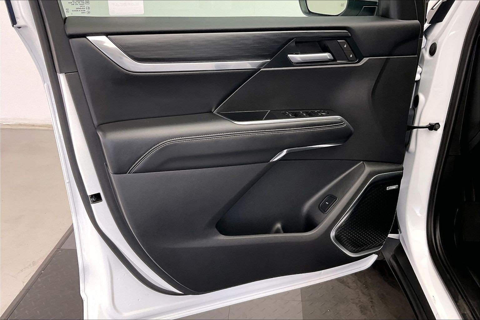 Used 2026 GMC Acadia Elevation w/ LPO, Floor Liner Package AWD/4WD image 25