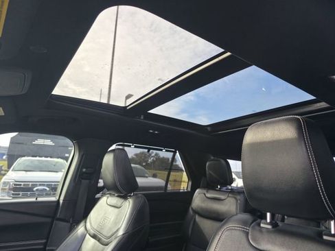 Used 2022 Ford Explorer ST w/ Equipment Group 401A image 13