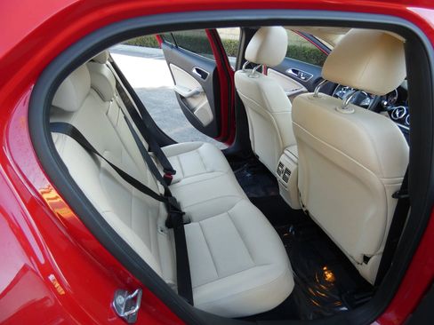 Used 2019 Mercedes-Benz GLA 250 image 35