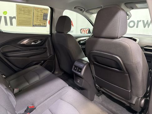 Used 2024 GMC Terrain SLE image 12