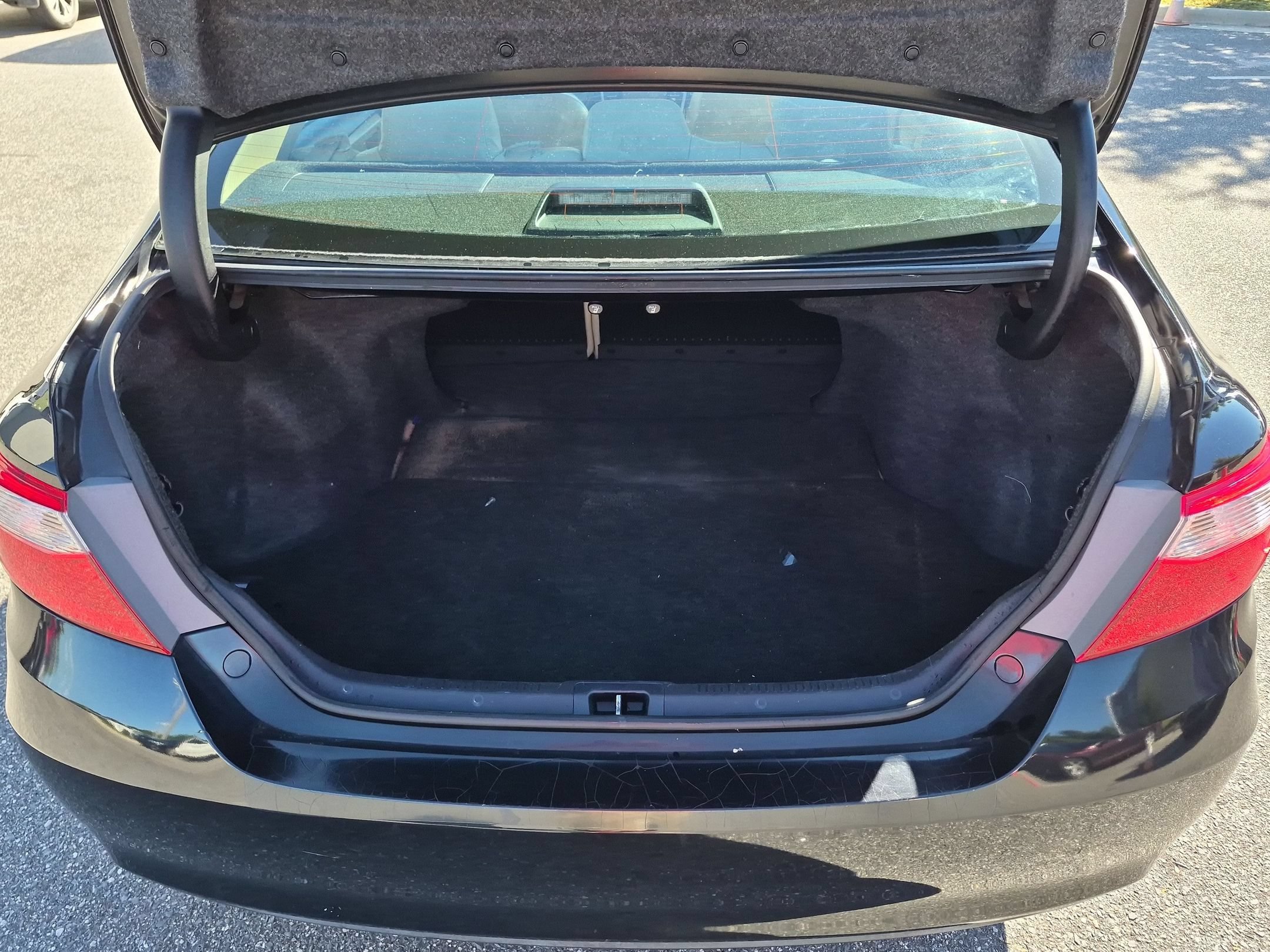 Used 2016 Toyota Camry LE FWD image 31