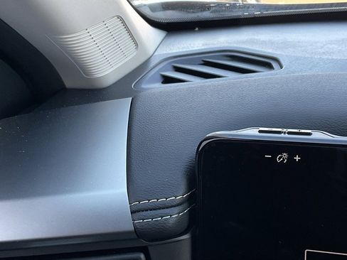 Used 2025 Nissan Kicks SV image 26