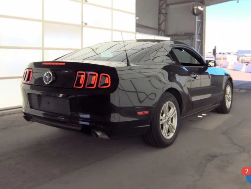 Used 2013 Ford Mustang Coupe RWD image 2