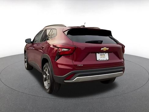 Used 2025 Chevrolet Trax LT image 11