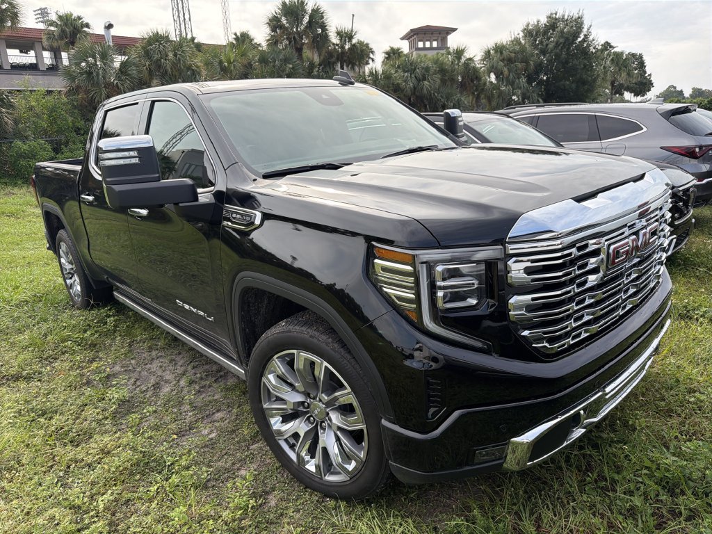 Used 2025 GMC Sierra 1500 Denali w/ Denali Reserve Package AWD/4WD image 1