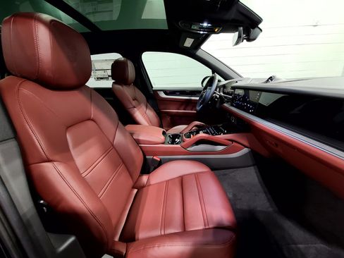 New 2026 Porsche Cayenne S image 29