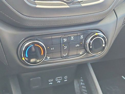 Used 2023 Chevrolet TrailBlazer LT FWD image 17