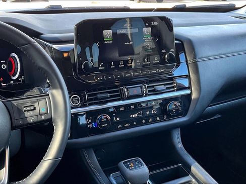 Used 2024 Nissan Pathfinder Platinum w/ Black Appearance Package image 6