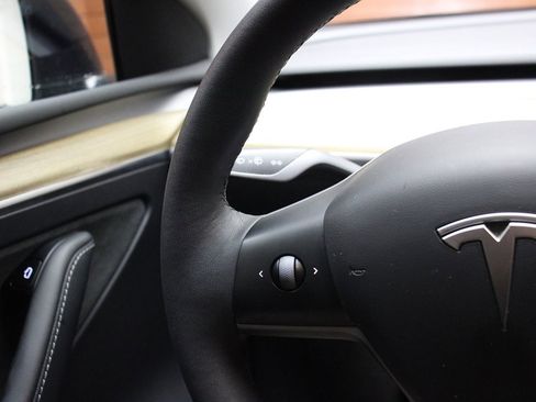 Used 2023 Tesla Model Y Long Range image 48