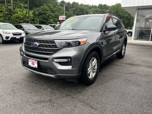 Used 2022 Ford Explorer XLT w/ Equipment Group 202A AWD/4WD image 4
