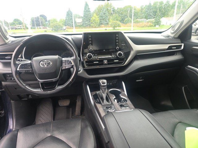Used 2020 Toyota Highlander Limited AWD/4WD image 19