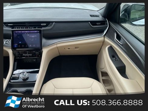 New 2025 Jeep Grand Cherokee Limited AWD/4WD image 22